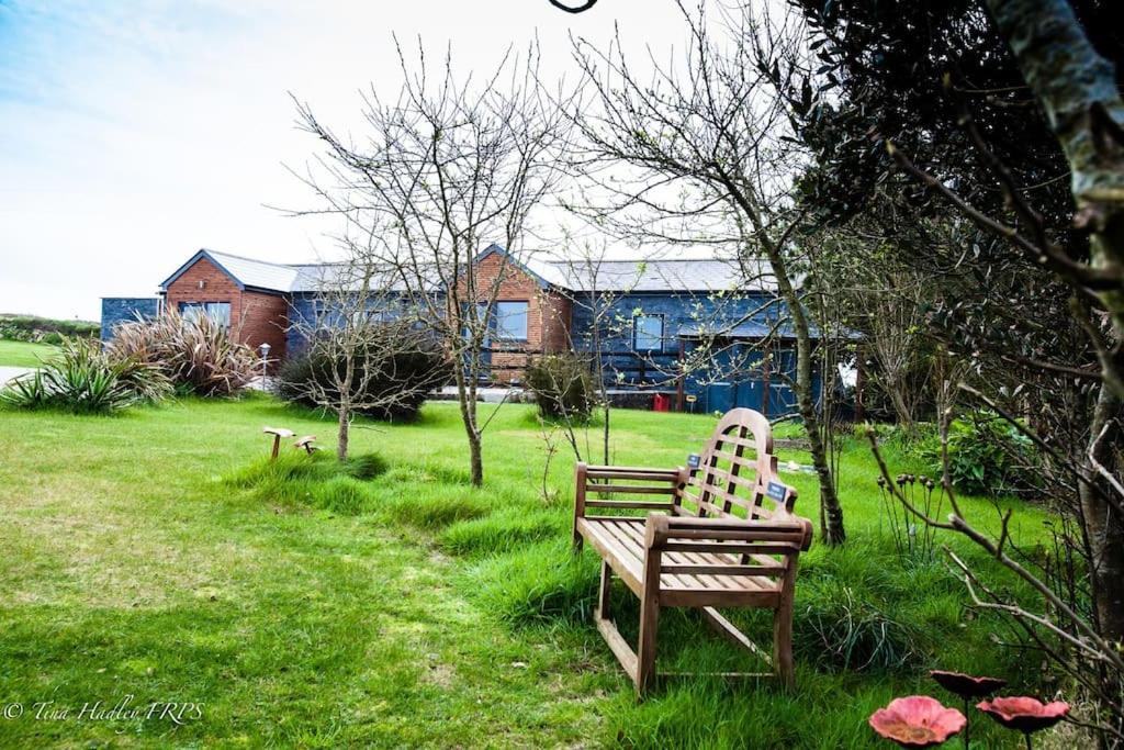 2 Bedroom Cottage Sleeps 4, With Pool Use, Sennen Zewnętrze zdjęcie