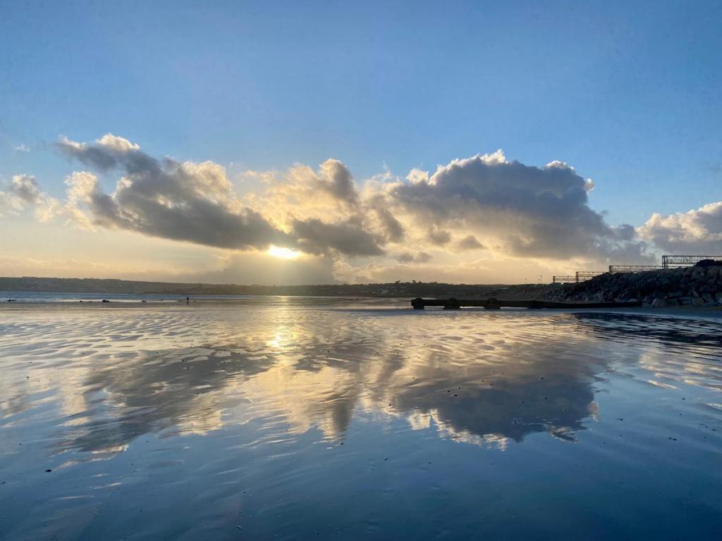 2 Bedroom Cottage Sleeps 4, With Pool Use, Sennen Zewnętrze zdjęcie