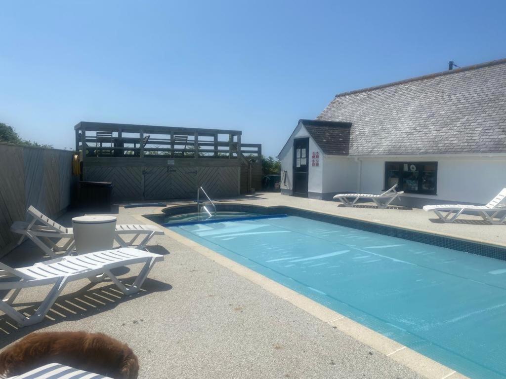 2 Bedroom Cottage Sleeps 4, With Pool Use, Sennen Zewnętrze zdjęcie