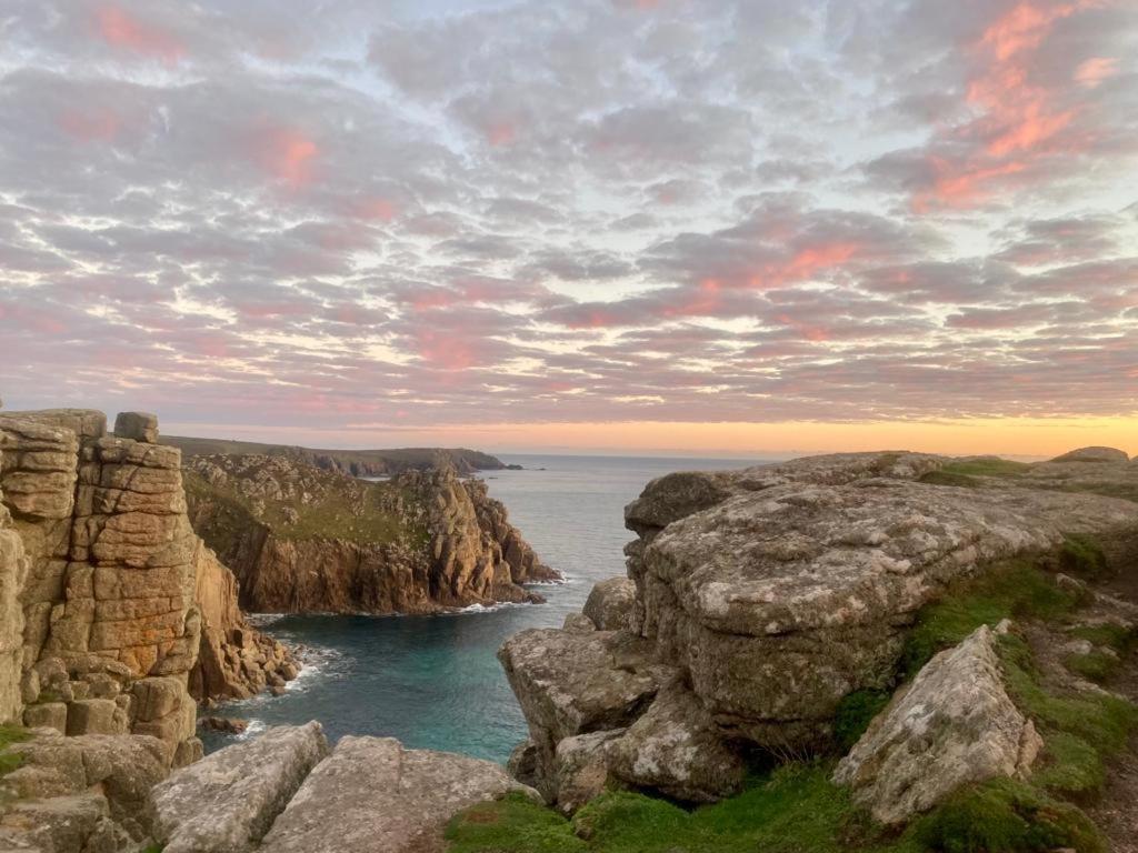 2 Bedroom Cottage Sleeps 4, With Pool Use, Sennen Zewnętrze zdjęcie