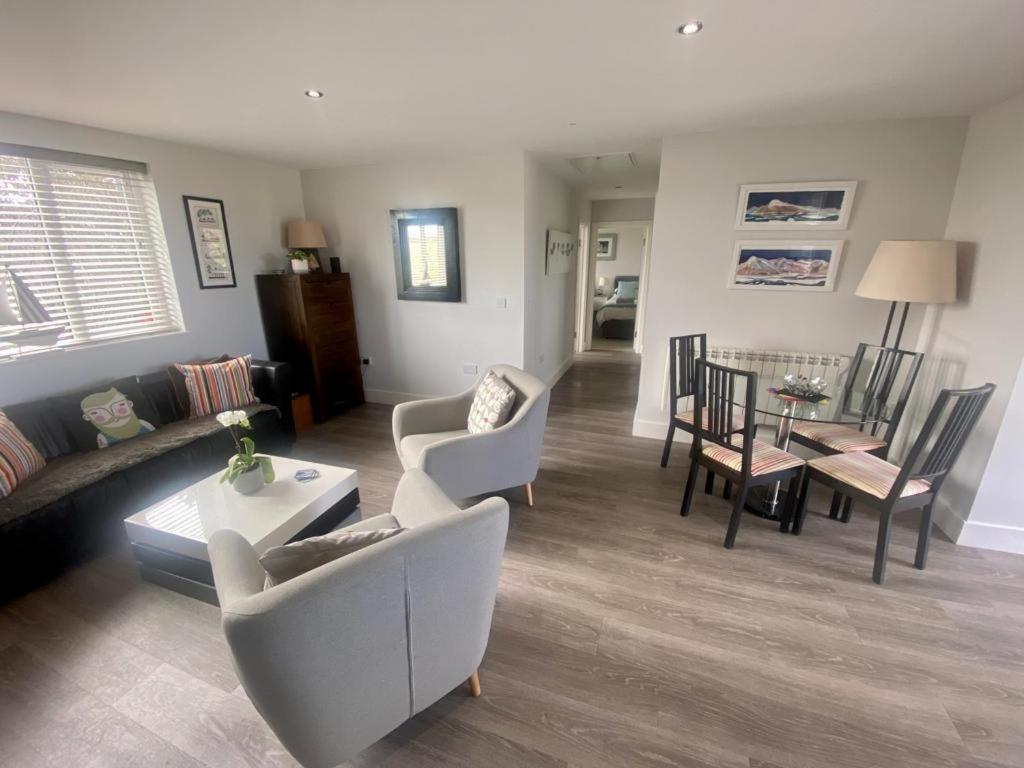 2 Bedroom Cottage Sleeps 4, With Pool Use, Sennen Zewnętrze zdjęcie